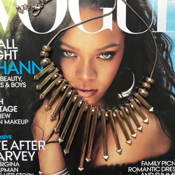 Gold Arrow Necklace - Picture 2 of 3